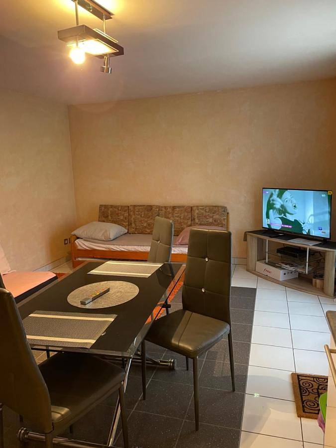 Appartement entier, One-Bedroom Apartment in Saint-Étienne-de-Cuines, Région de Saint-Jean-de-Maurienne