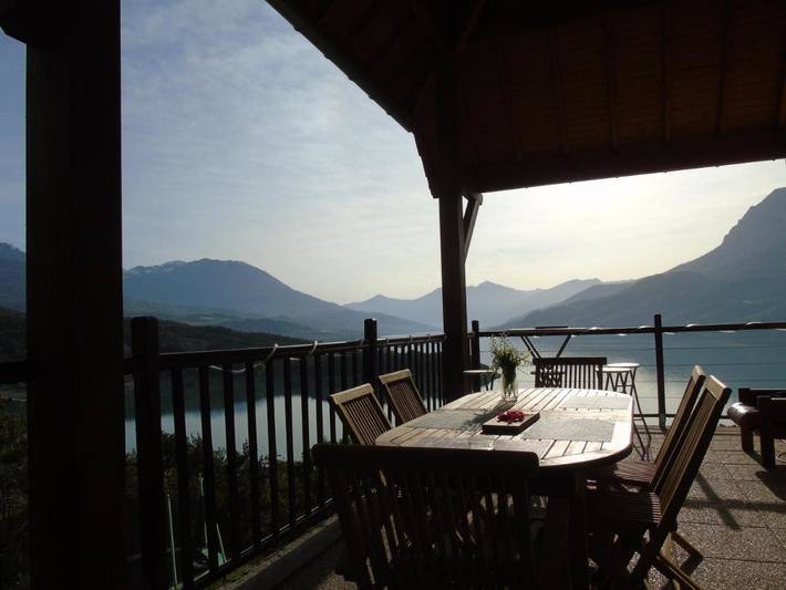 Location de vacances pour 10 personnes, avec vue ainsi que vue sur le lac et jardin, animaux acceptés à Chorges - 4