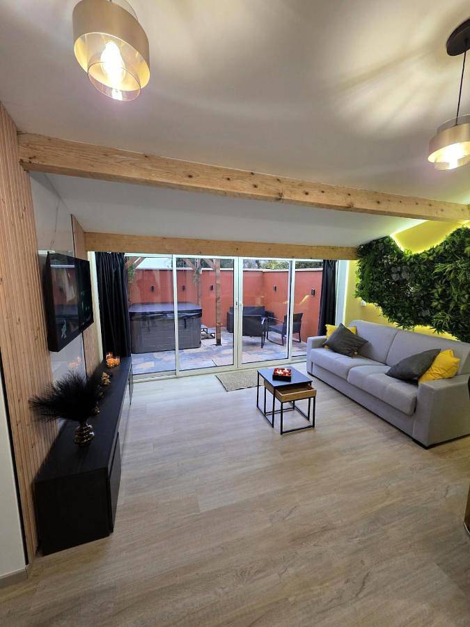 Location de vacances pour 2 personnes, avec jacuzzi et terrasse dans Sainte-Marie-aux-Chênes