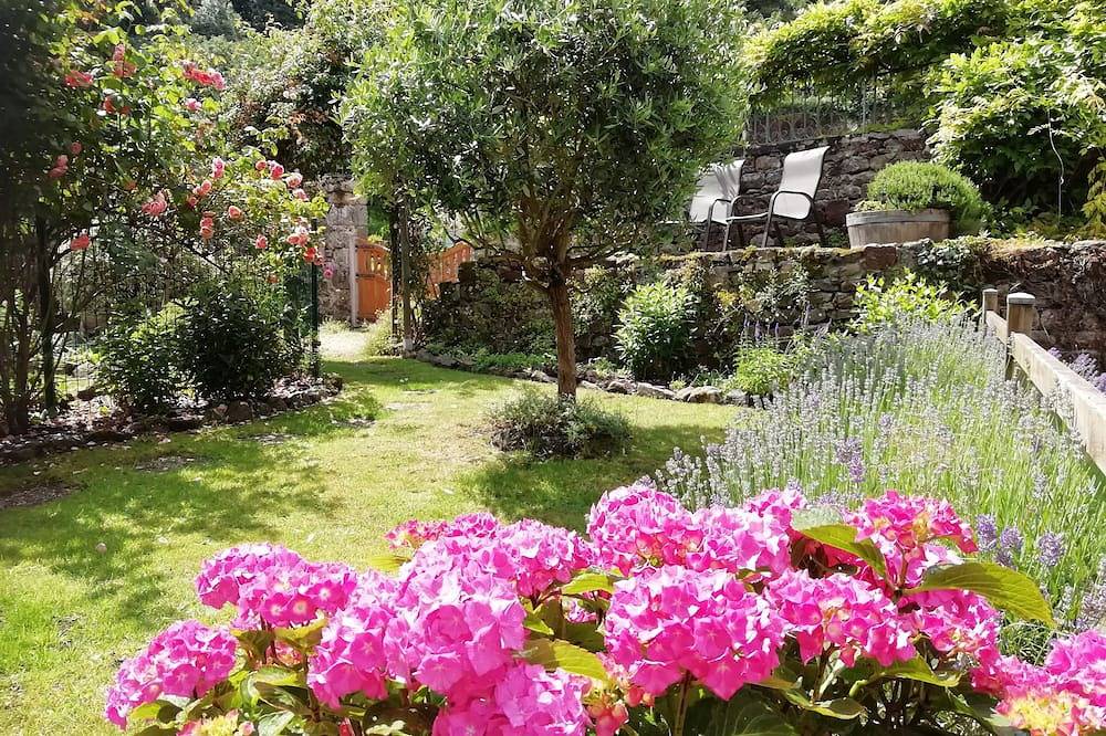 Appartement entier, Appartement en bord de rivière avec jardin ensoleillé sur le port de Dinan in Lanvallay, Région de Dinan