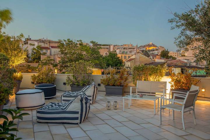 Ferienwohnung für 12 Personen, mit Balkon und Terrasse sowie Ausblick in Athen