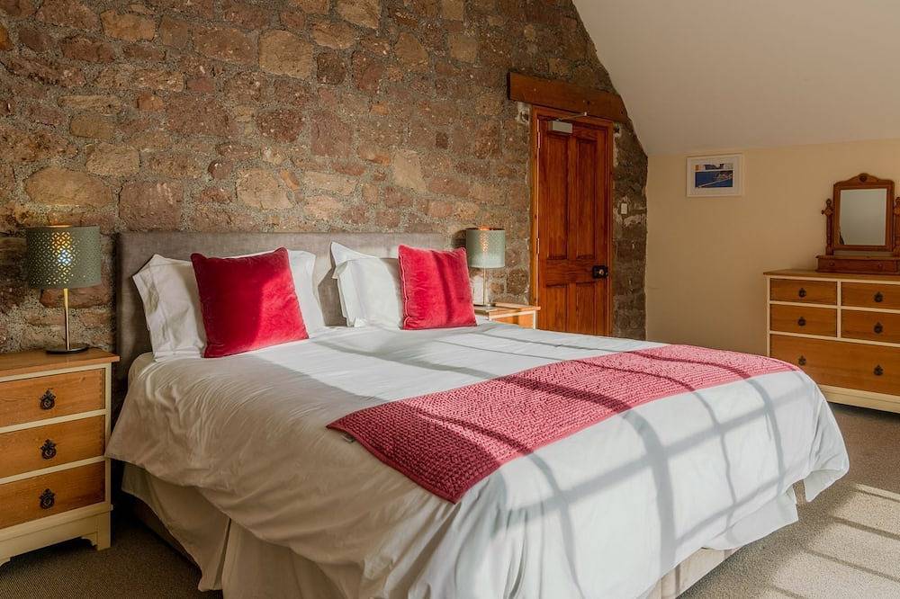 The Old Pump House, Forest of Dean - sleeps 6 guests in 3 bedrooms in Gloucestershire