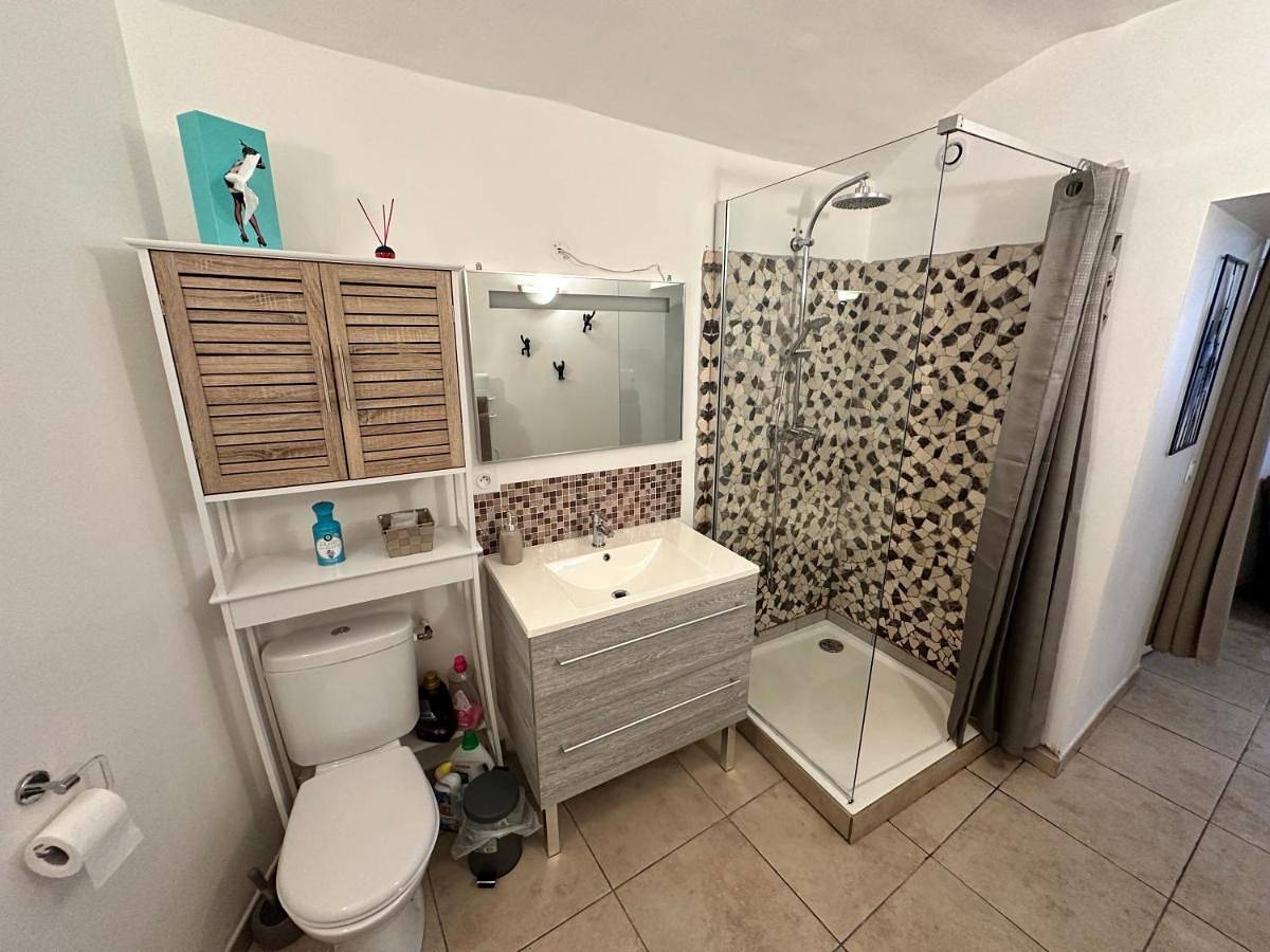 Ganze Wohnung, One-Bedroom Apartment in Pont-Saint-Esprit, Nimes und Umgebung