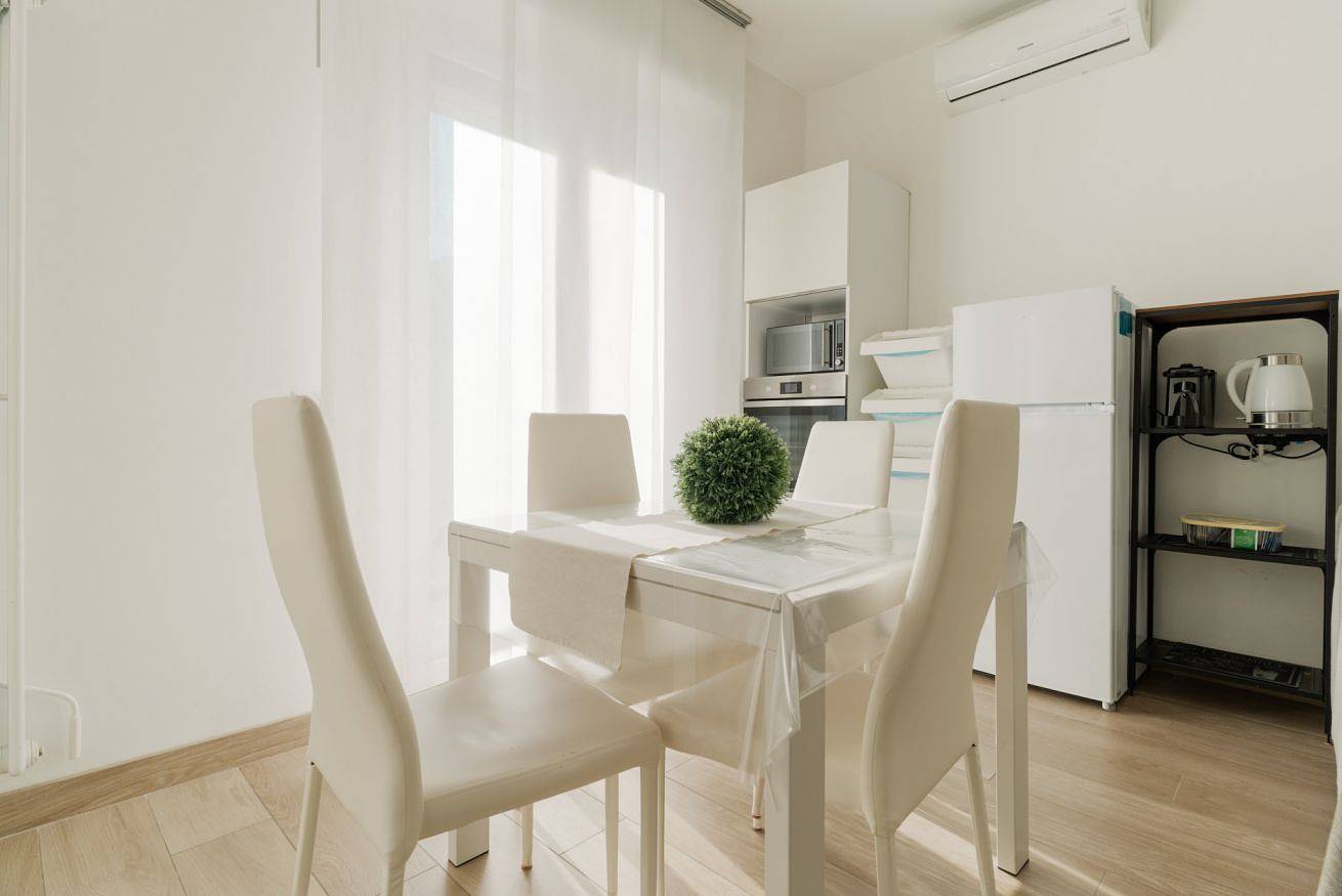 Appartamento intero, Guesthost - Spacious Balcony Apartment X6 in Milano, Provincia di Milano