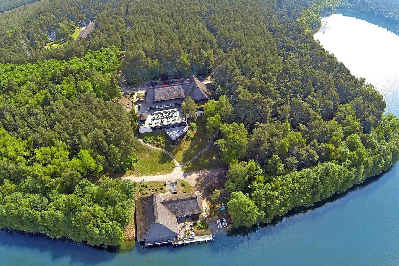 Resort am Drewitzsee mit Sauna und Pool in Drewitz, Nossentiner Hütte