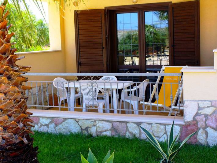 Appartamento per 4 persone, con Balcone e Terrazza nonché Giardino e Piscina a Triscina