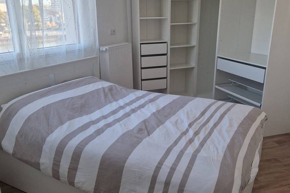 Entire apartment, 95m2 apartment with terrace 5min from Paris in Ivry-sur-Seine, Val-de-Marne