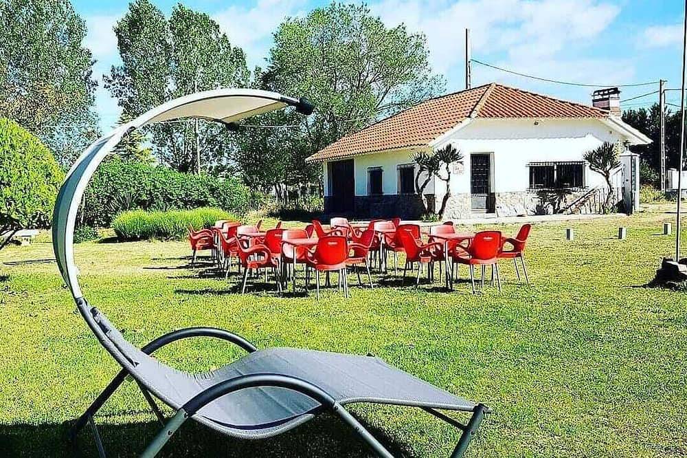 Rural house 5min from Salamanca, 5000m² with swimming pool and barbecue in Calvarrasa de Abajo, Salamanca Provinz