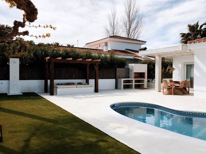 Chalet para 6 personas, con jardín además de vistas y piscina en Delta del Ebro