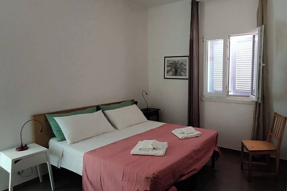 Double Room “Il Mandorlo” with Outdoor Kitchen and Pool near Ostuni, in Puglia in Salento