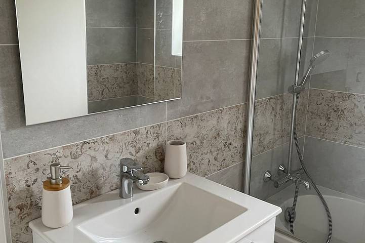 Gîte pour 4 personnes, avec balcon ainsi que jardin et piscine à Brissac - 4