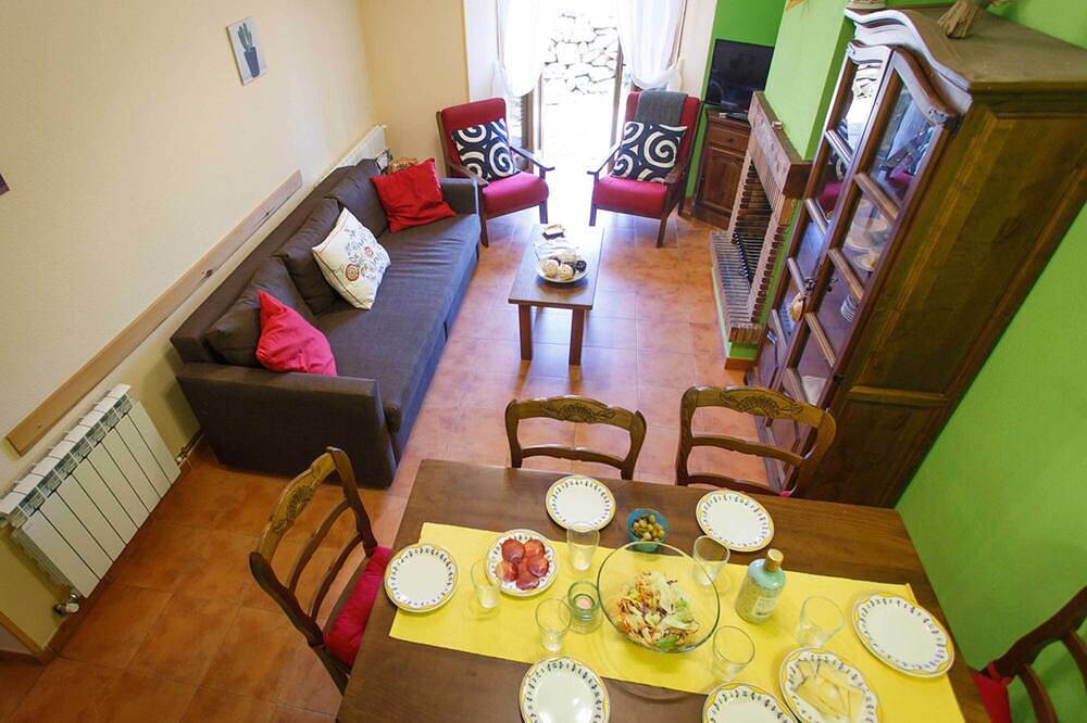 In Casa Amapola you can enjoy all the comforts of the city in Piñuécar, Madrid Province