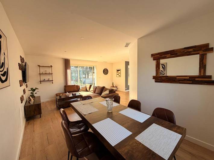 Gîte pour 8 personnes, avec terrasse ainsi que jardin et piscine à Mérignac - 4