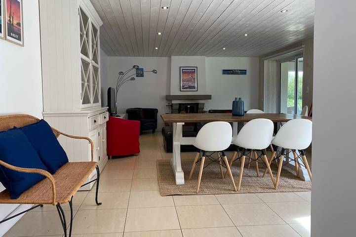 Villa Ty-Neiz Piscine-interieure-50 mètres de la Mer 6 pers in Kerlouan, Région de Brest