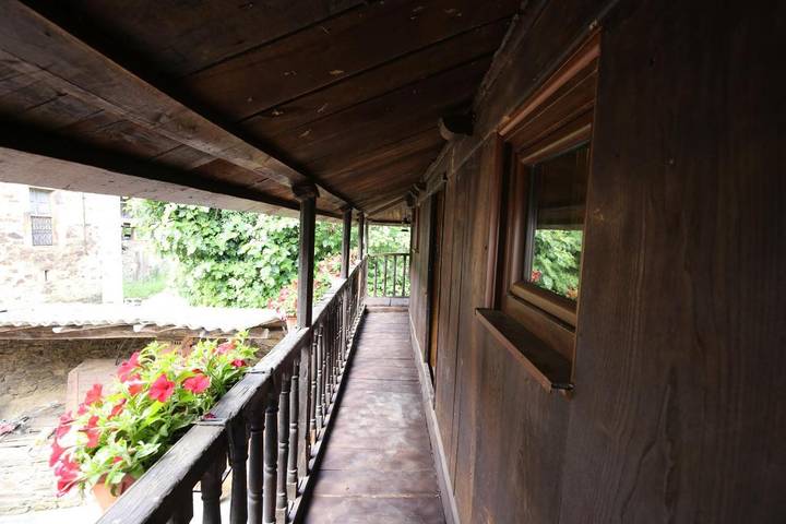 Casa de vacaciones para 5 personas, con vistas además de jardín y piscina en Comarca del Narcea - 4