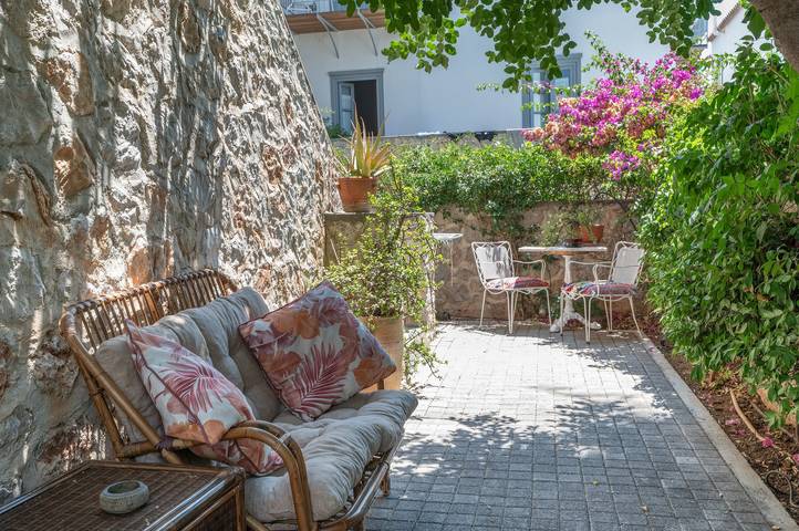 Villa für 10 Personen, mit Balkon und Garten in Griechenland - 2