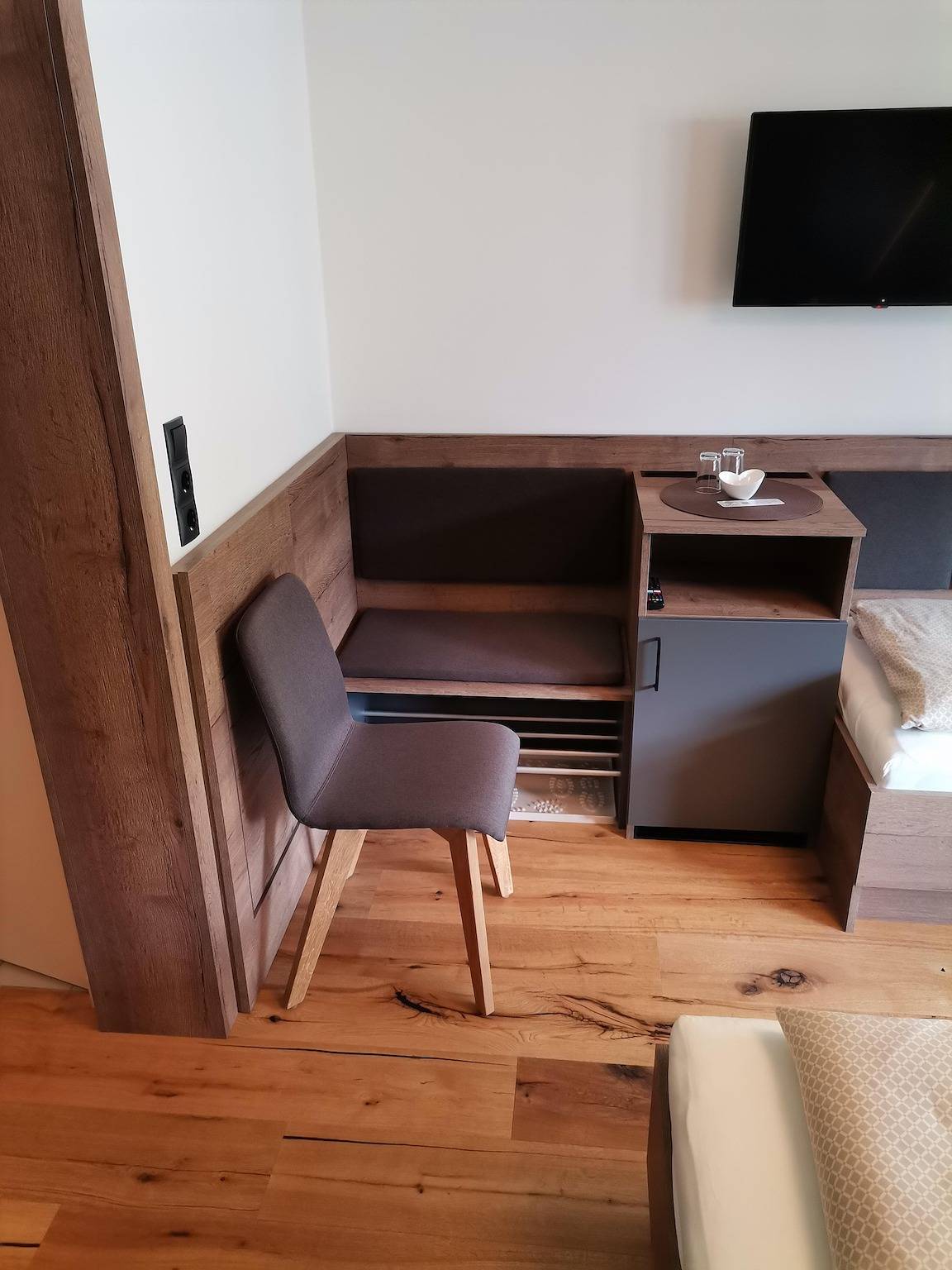 Hel ferielejlighed, Doppelzimmer Nr. 12 mit Balkon in Rätikon mountain range, Brand