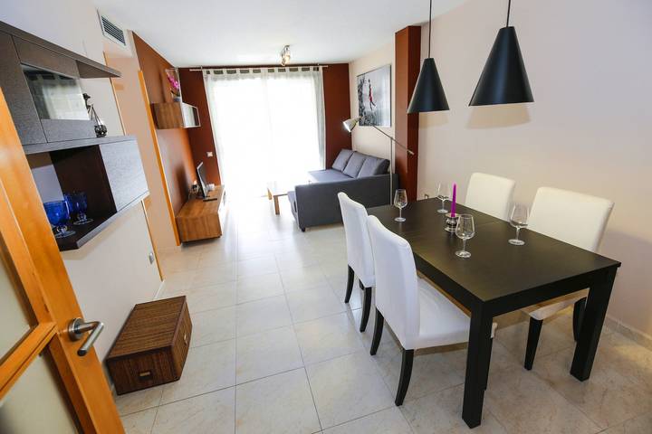 Gîte pour 6 personnes, avec balcon et piscine dans La Pineda - 4