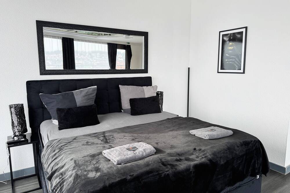 Ganze Wohnung, Deluxe Penthouse Suite in Pforzheim, Nordschwarzwald