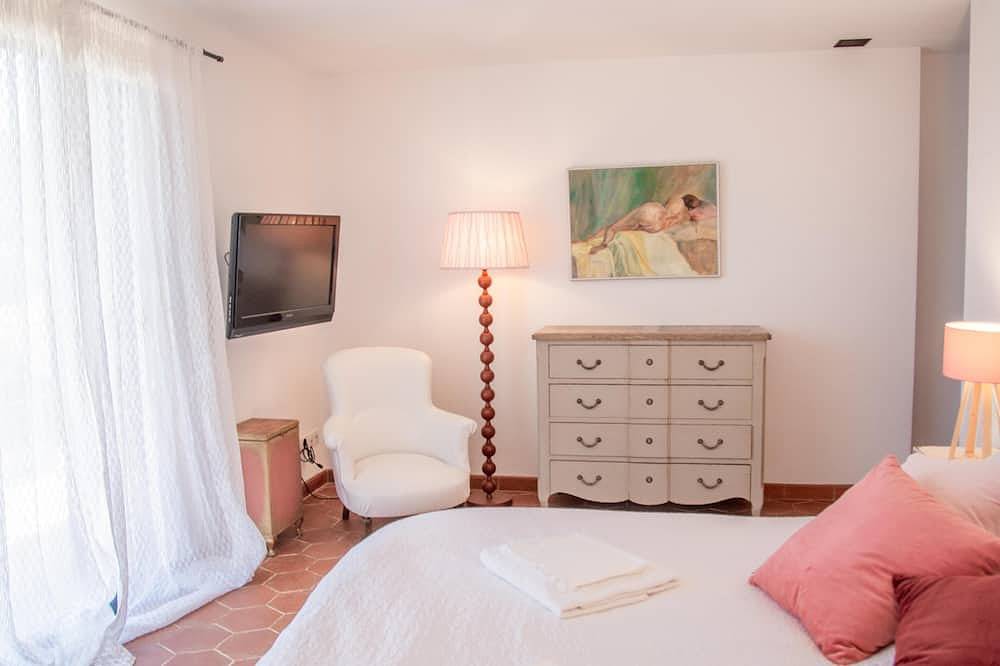 Luxury villa with pool and enclosed garden in Entrecasteaux, Brignoles region