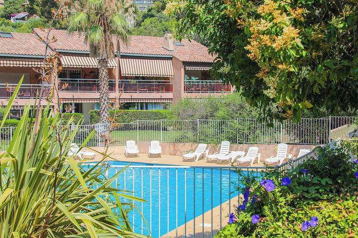 Appartement de vacances pour 4 personnes, avec piscine et jardin à Le Pradet
