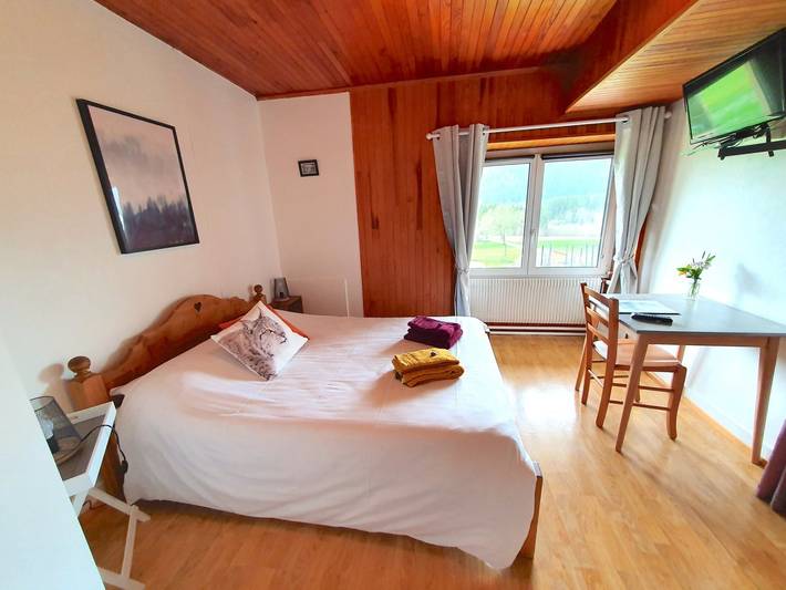 Location de vacances pour 4 personnes, avec Jardin et Vue sur le lac dans le Jura