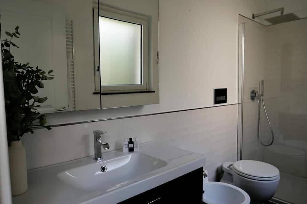 Magnificent villa with pool 5 minutes from the beach, tennis courts and market. in Beaulieu-sur-Mer, Nice region