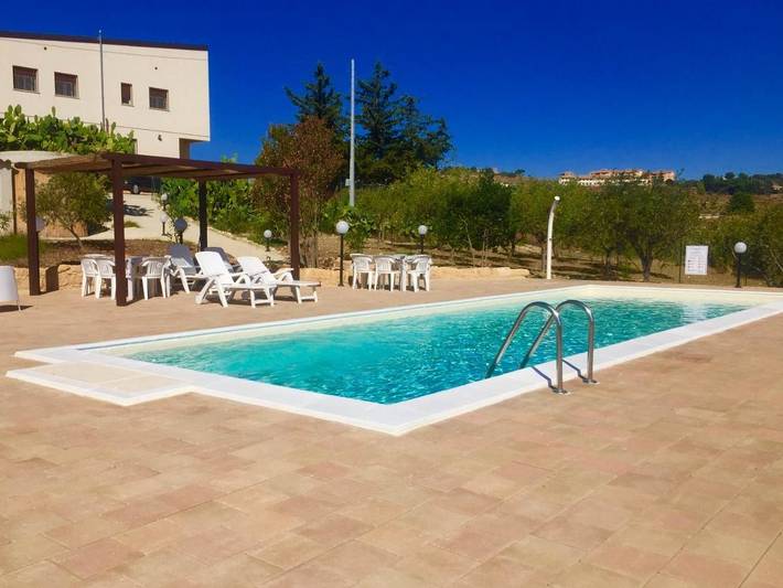Ferienhaus für 2 Personen, mit Balkon und Terrasse sowie Garten und Pool