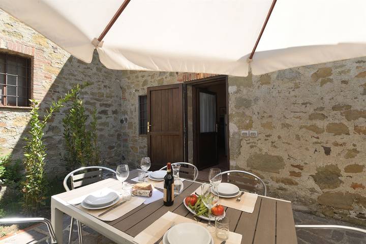 Ferienwohnung für 4 Personen, mit Terrasse und Pool in Gaiole in Chianti