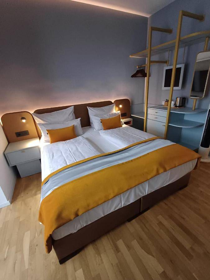 Hotel für 3 Personen, mit Ausblick und Balkon in Kölner Dom