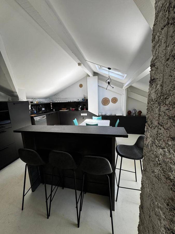 Location de vacances pour 6 personnes, avec terrasse et vue ainsi que piscine et jardin à Antraigues-sur-Volane - 4