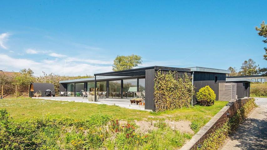 Ferienhaus für 11 Personen, mit Terrasse und Sauna sowie Whirlpool und Pool in Egsmark Strand