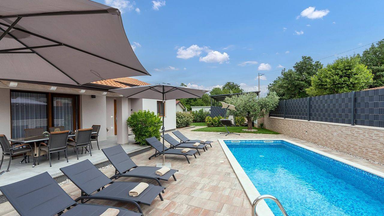 Villa für 6 Personen (105 m²) in Sveti Lovreč in Sveti Lovreč Pazenatički, Zentralistrien