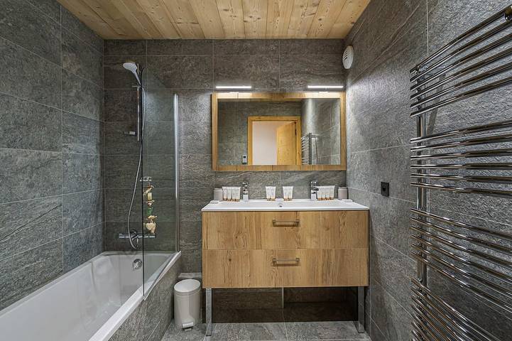 Ganze Wohnung, 3-Zimmer-Wohnung in Courchevel, pistennah mit Parkplatz und WLAN in Courchevel 1650 (Moriond), Saint-Bon-Tarentaise