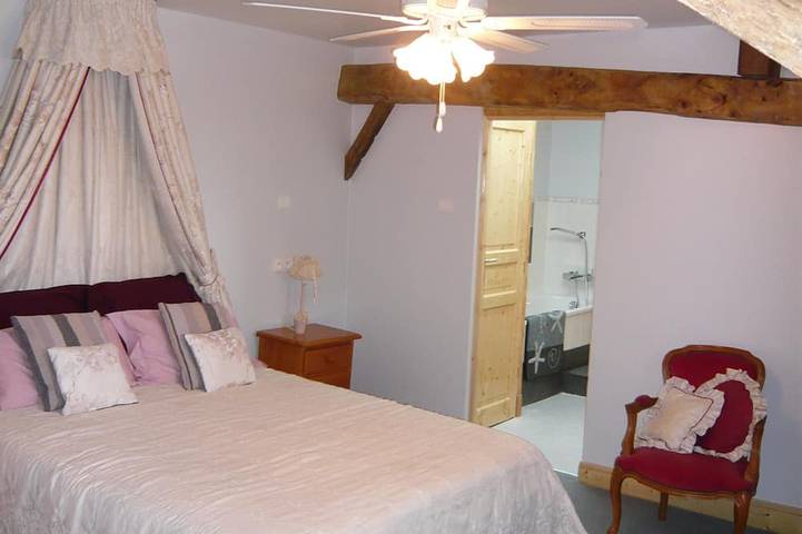 Gîte pour 2 personnes, avec terrasse ainsi que jardin et piscine à Boisse - 3