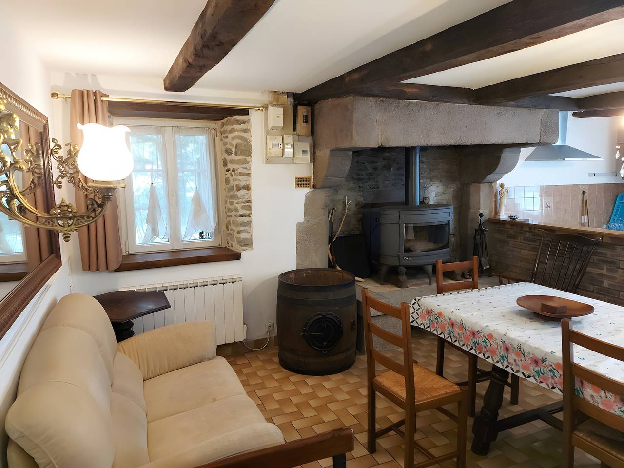 Charming 17th-Century Holiday Home “Gîte Le Mont Saint Michel” with Wi-Fi in Bacilly, Mont-Saint-Michel Bay