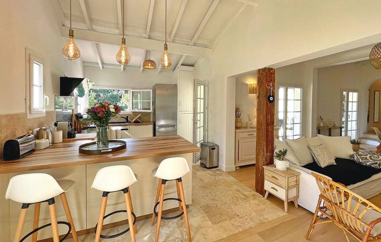 Appartement de luxe avec piscine, parking et Internet in Nans-les-Pins, Région de Brignoles