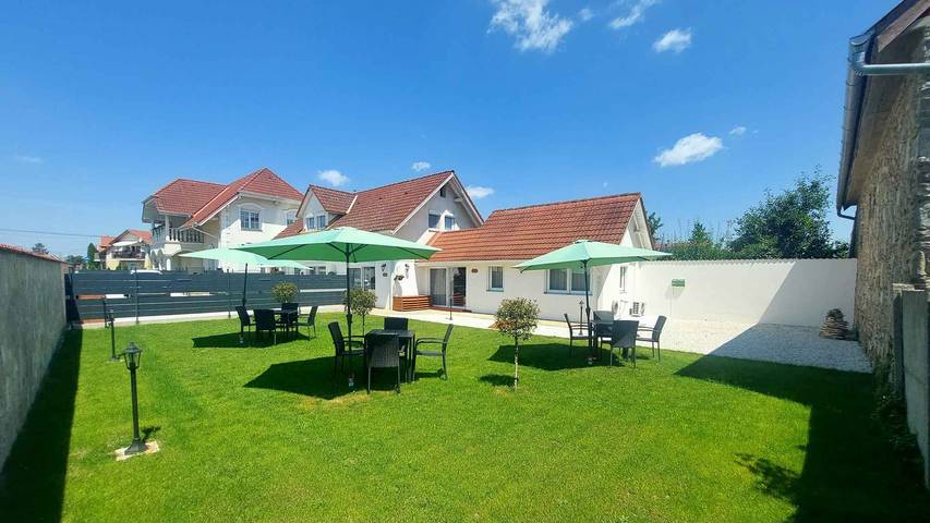 Ganze Ferienwohnung, Ferienwohnung mit Terrasse und Gartenblick in Bük, Komitat Eisenburg
