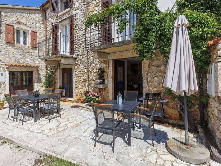 Ferienhaus für 3 Personen, mit Balkon und Terrasse sowie Garten in Kukci