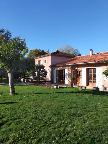 Gîte pour 9 personnes, adapté aux familles dans le Puy-de-Dôme