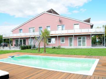 Ferienpark für 4 Personen, mit Garten und Pool sowie Balkon, kinderfreundlich in Bayern