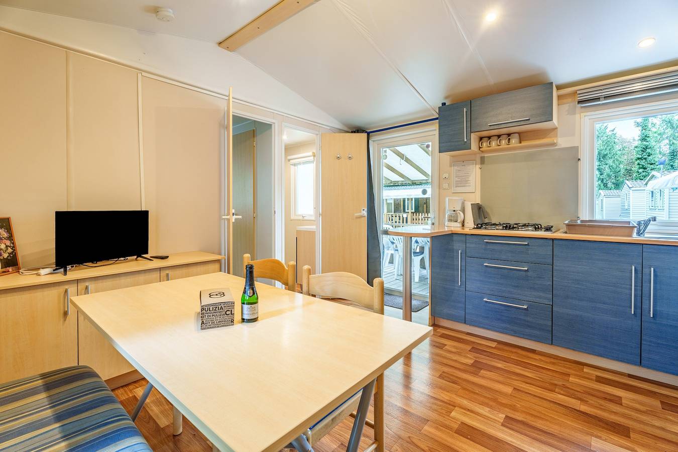 Geheel appartement, Appartement 'Lydia's Mobilhome' met gedeeld zwembad, privéterras en privétuin in Boofzheim, Regio Sélestat-Erstein