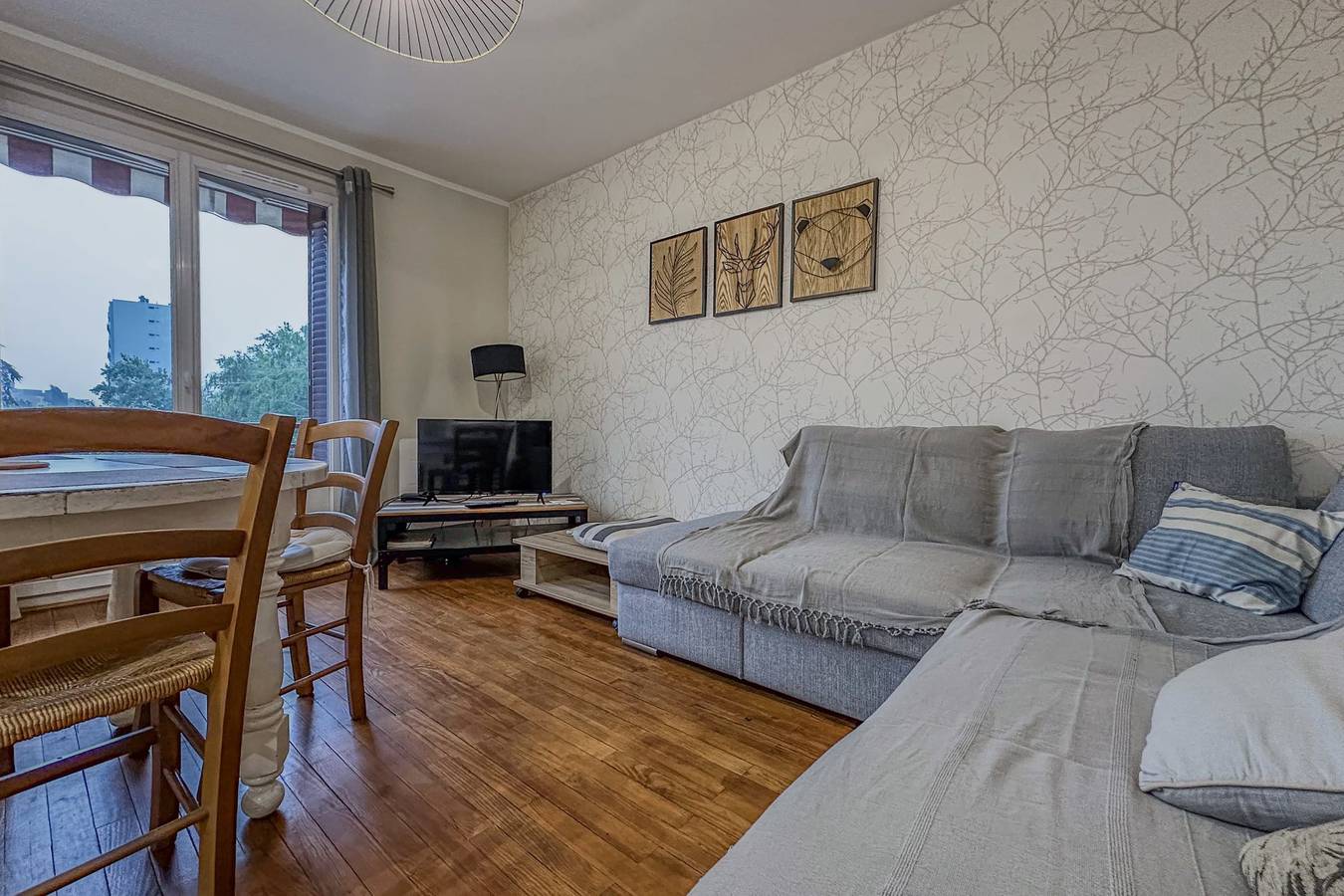 Ganze Wohnung, Ferienwohnung für 6 Personen mit Balkon in Grenoble, Isère