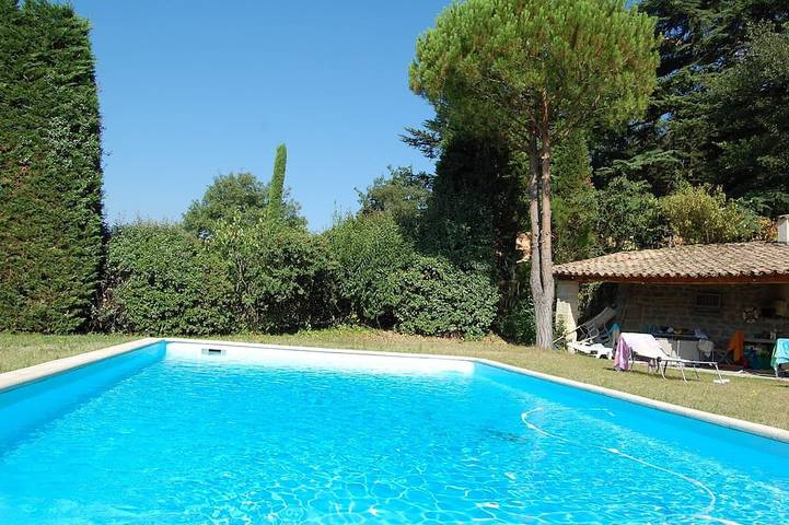Location de vacances pour 22 personnes, avec Terrasse et Jardin à Génissieux
