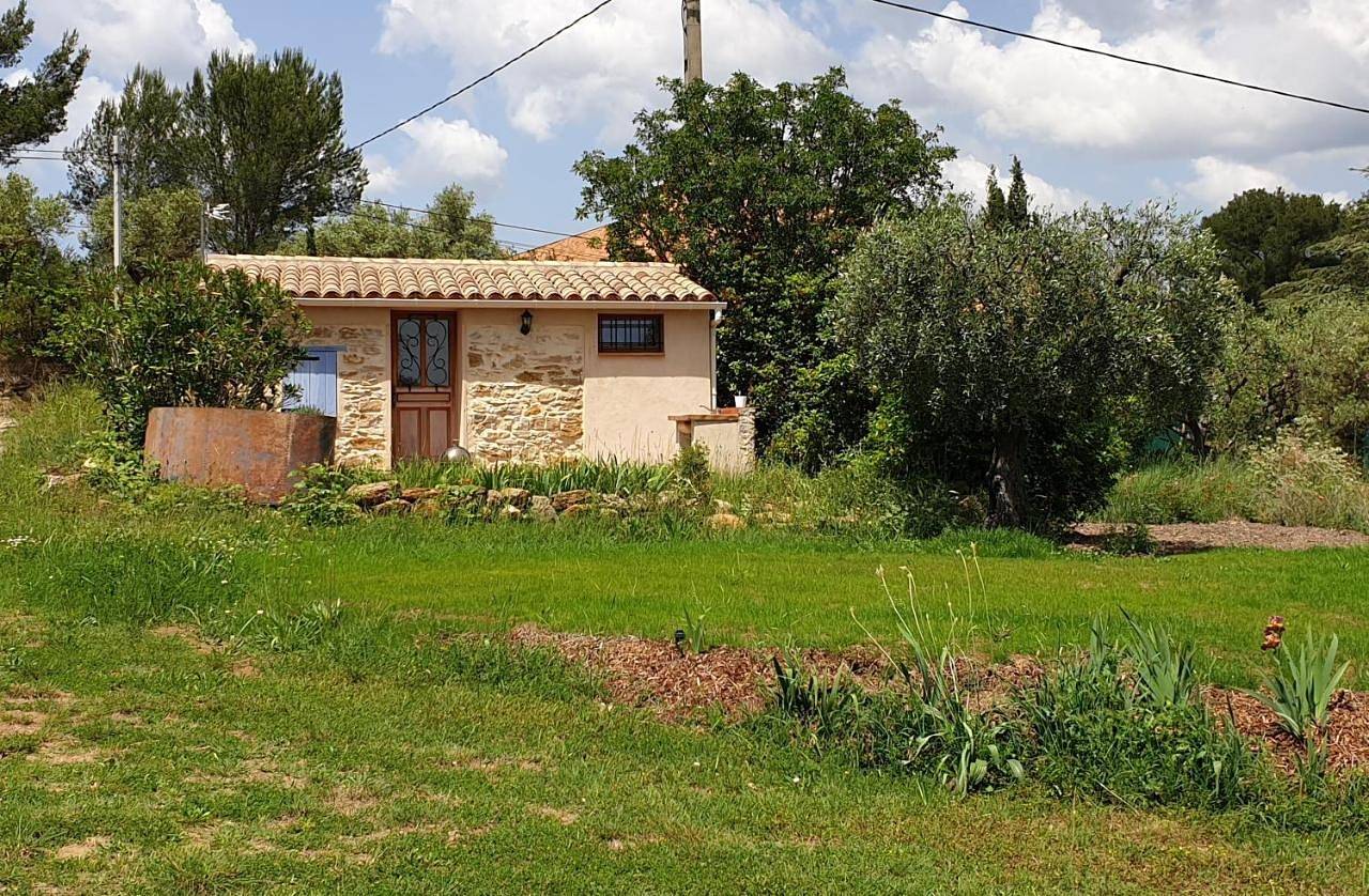 Cabanon studio in Le Beausset, Côte méditerranéenne (France)