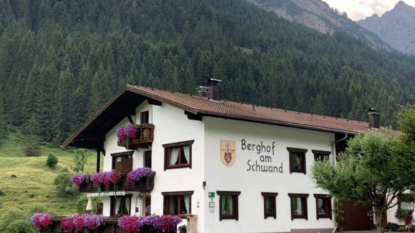 Ferienwohnung für 4 Personen, mit Garten und Ausblick sowie Balkon, kinderfreundlich - 1