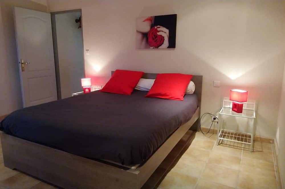 Away from the hustle and bustle, set down your suitcases in this Mas de Charme tourism property. in Piolenc, Vaucluse