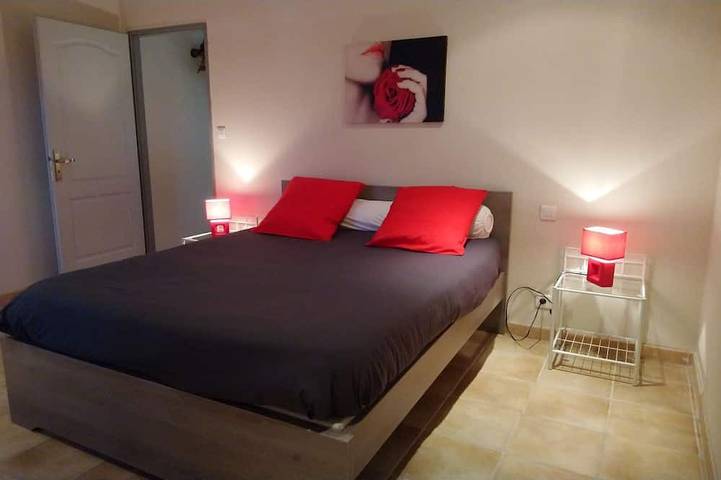 Gîte pour 4 personnes, avec jardin et terrasse à Piolenc - 2