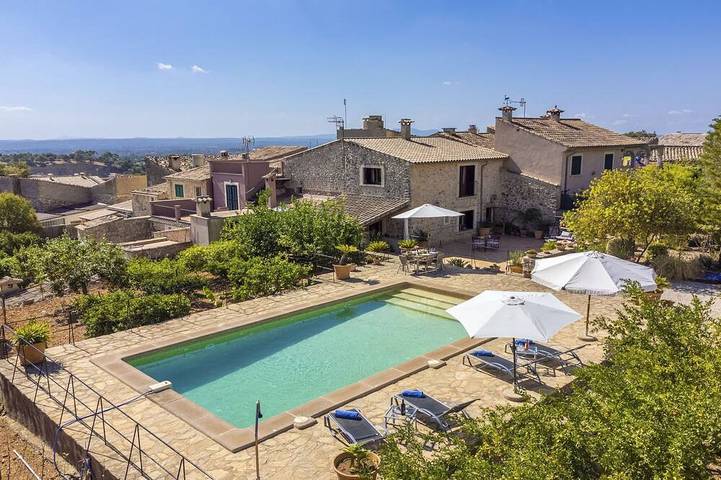 Apartamento para 6 personas, con piscina además de balcón y jardín en Biniamar