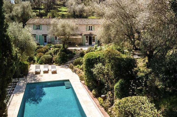 Maison de vacances pour 10 personnes, avec Balcon et Terrasse ainsi que Jardin et Sauna à La Roquette-sur-Siagne